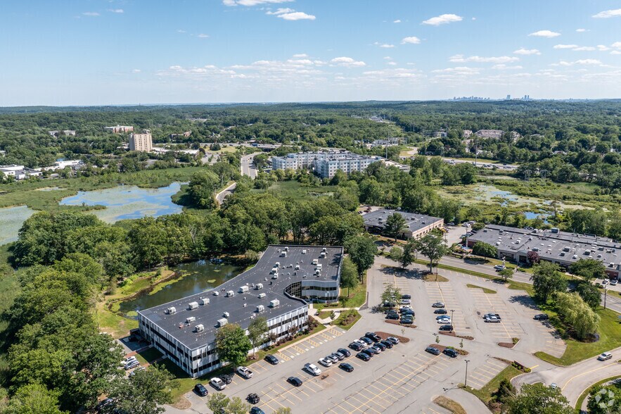 More Photos Of 101 Edgewater Dr, Wakefield Unknown For Lease