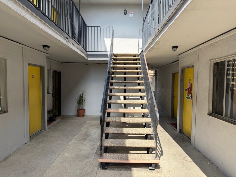 More Photos Of 1075 W 39th St, Los Angeles Apartments For Sale