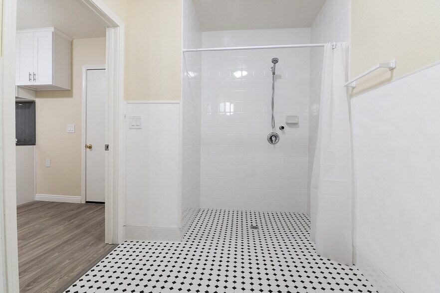 More Photos Of 1930 S Oxford Ave, Los Angeles Apartments For Sale