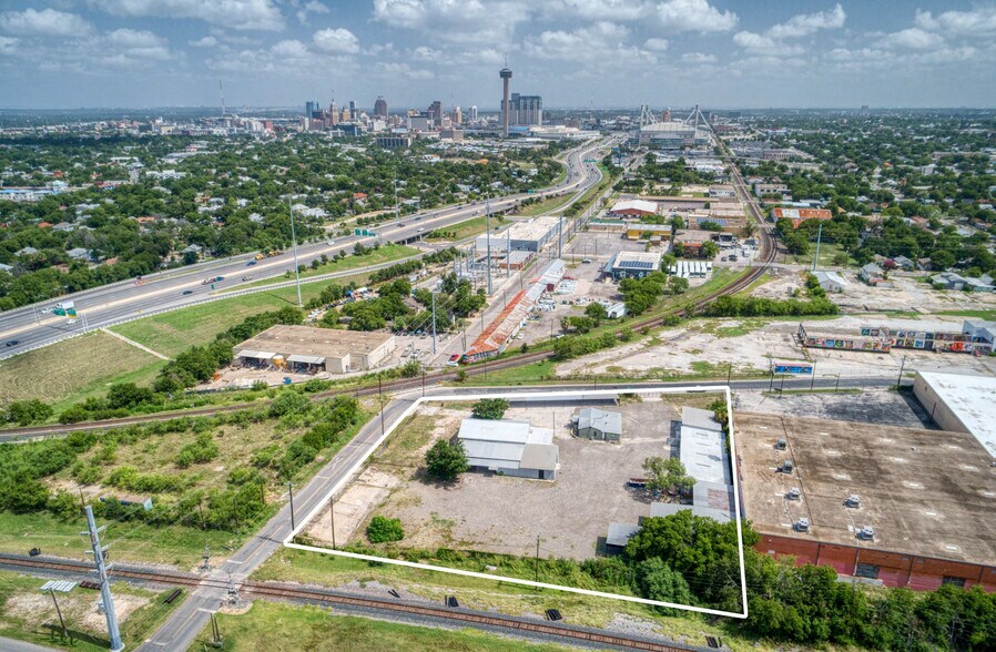 More Photos Of 1402 Hoefgen Ave, San Antonio Warehouse For Sale