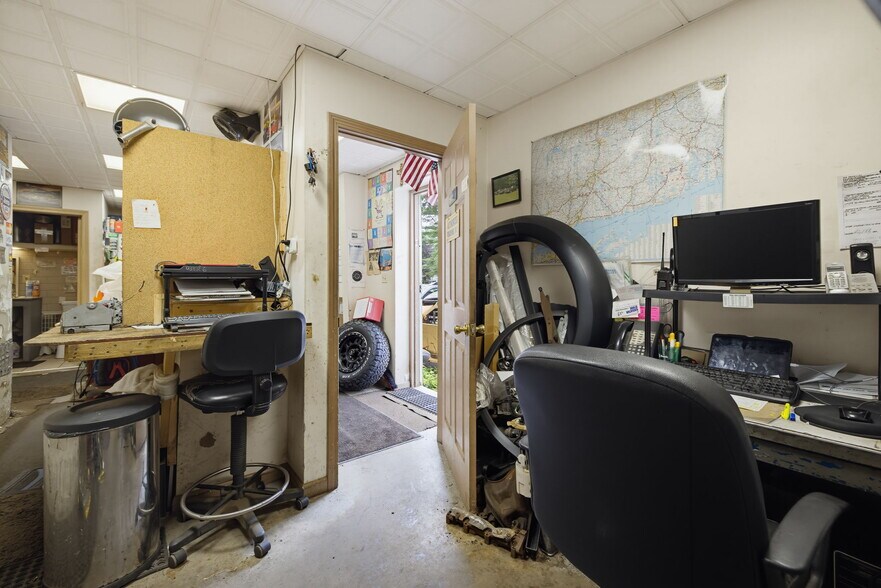 More Photos Of 428 Railroad St, Thomaston Industrial For Sale