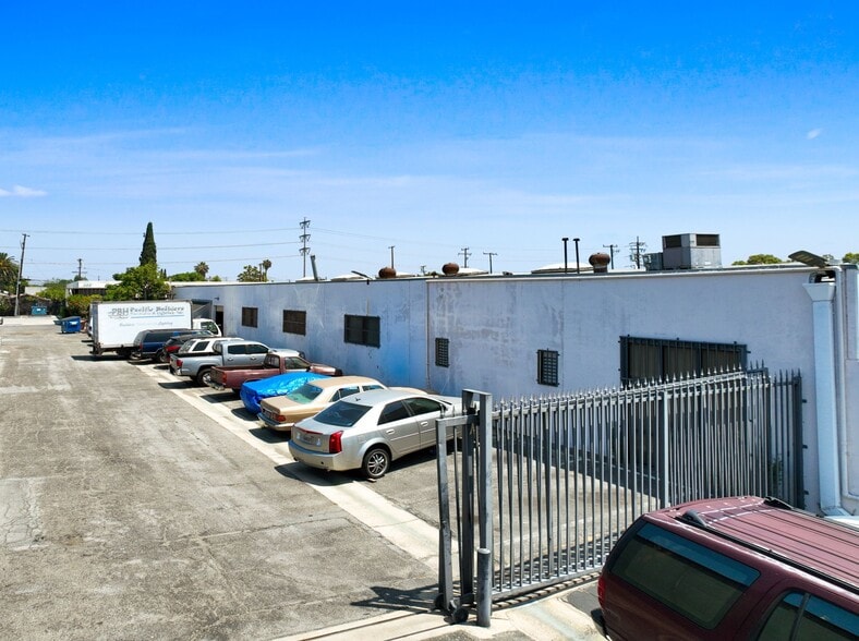 More Photos Of 623 Young St, Santa Ana Manufacturing For Sale