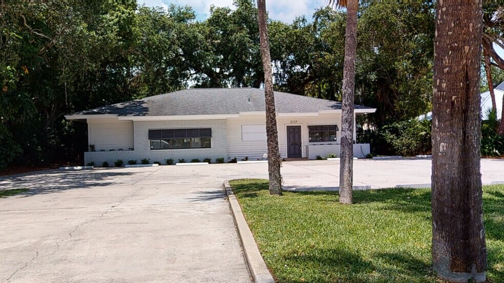 More Photos Of 2127 10th Ave, Vero Beach Office Residential For Sale