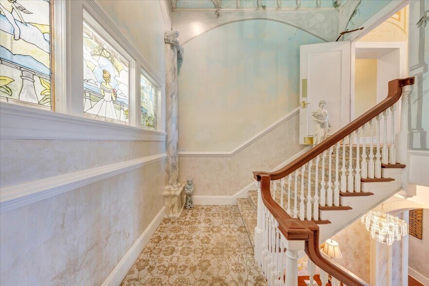 More Photos Of 812 E Main St, Bedford Lodge Meeting Hall For Sale