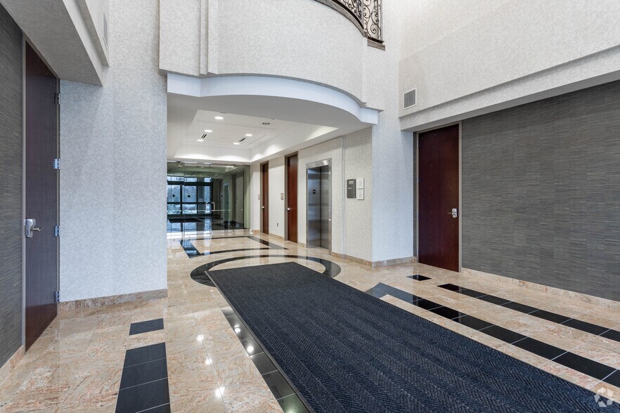 More Photos Of 12850 Metcalf Ave, Overland Park Medical For Lease