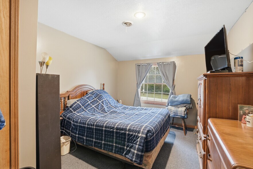 More Photos Of 4020 E Old US 30, Hamlet Restaurant For Sale