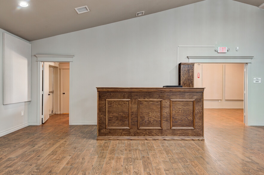 More Photos Of 450 E Main St, Yukon Religious Facility For Sale