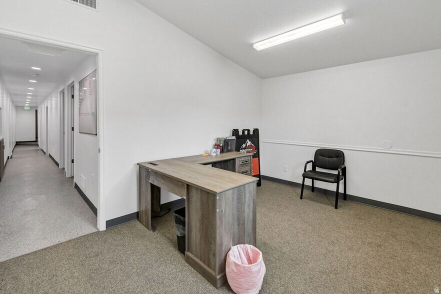 More Photos Of 46 S Center St, Elsinore Industrial For Sale