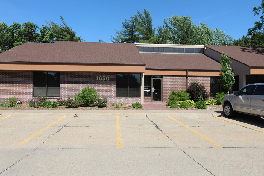 More Photos Of 1650 S 70th St, Lincoln Office For Lease