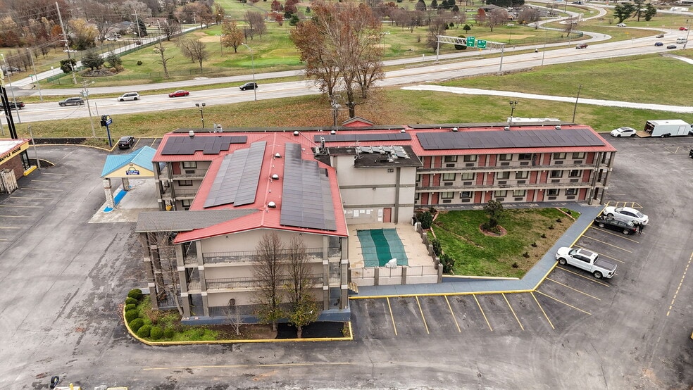 More Photos Of 3114 N Kentwood Ave, Springfield Hotel For Sale