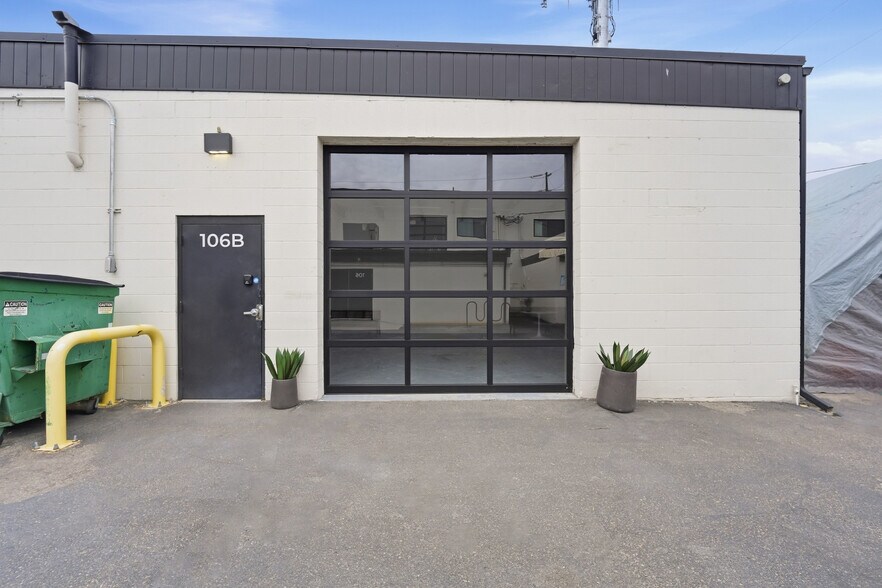 More Photos Of 104-108 W 31st St, Garden City Light Manufacturing For Sale