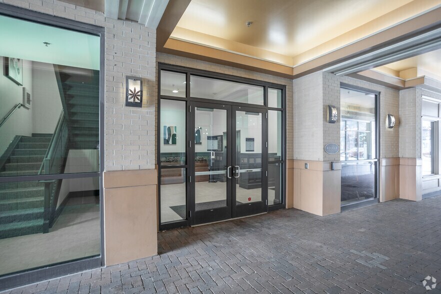 More Photos Of 11551 Ash St, Leawood Unknown For Lease