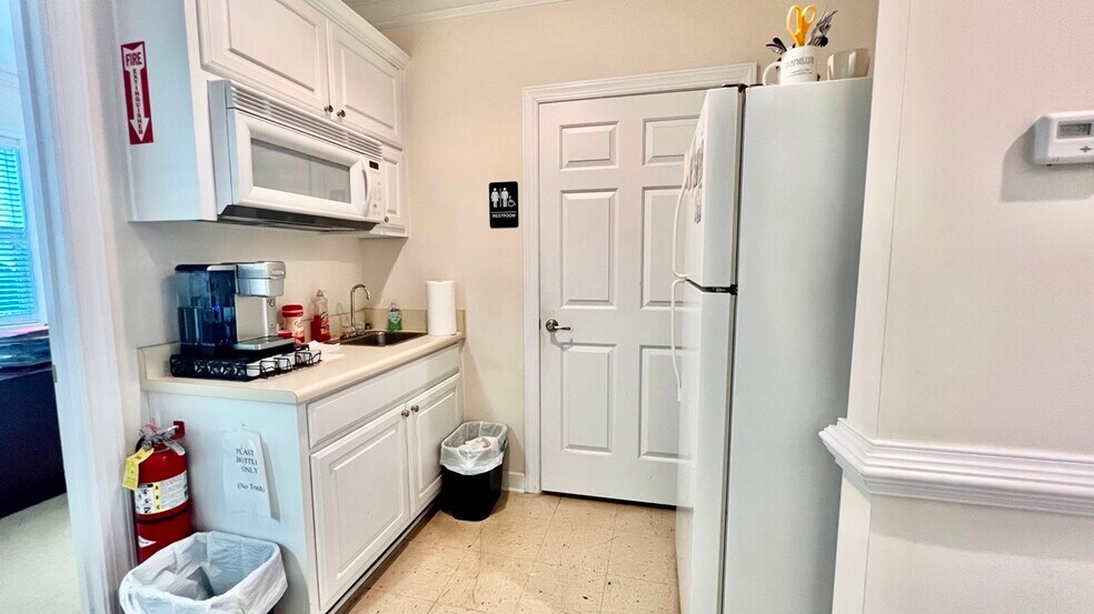 More Photos Of 2450 Atlanta Hwy, Cumming Coworking Space