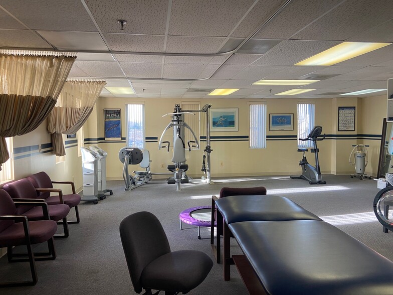 More Photos Of 133 Maple Ave E, Vienna Medical For Lease