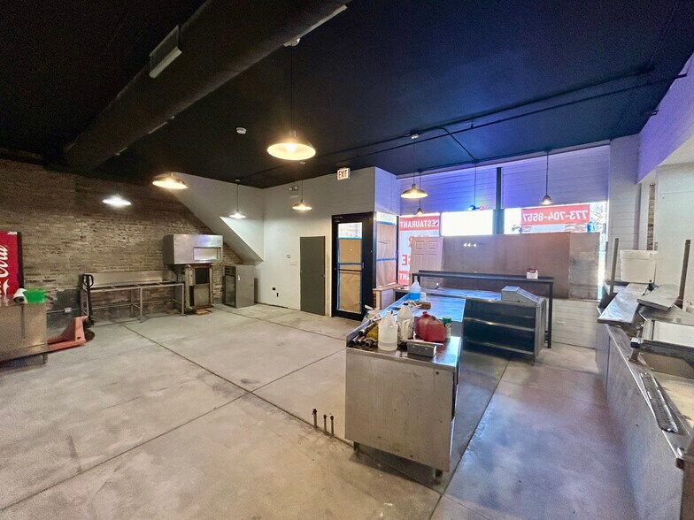 More Photos Of 3400 W Evergreen Ave, Chicago Storefront Retail Residential For Lease