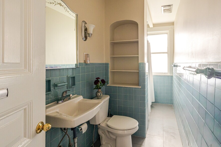 More Photos Of 437 E Allen St, Hudson Office For Sale