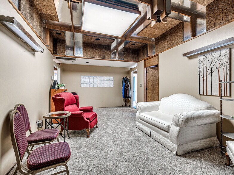 More Photos Of 6009 NW Expressway St, Oklahoma City Specialty For Sale