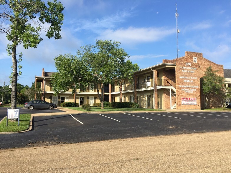 More Photos Of 1991 Lakeland Dr, Jackson Office For Lease