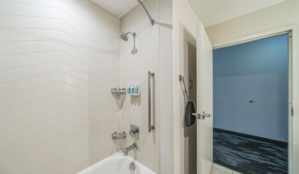 More Photos Of 409 N Clark Rd, Cedar Hill Hotel For Sale