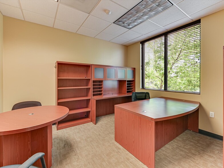 More Photos Of 2806 Flintrock Trace, Lakeway Loft Creative Space For Sale