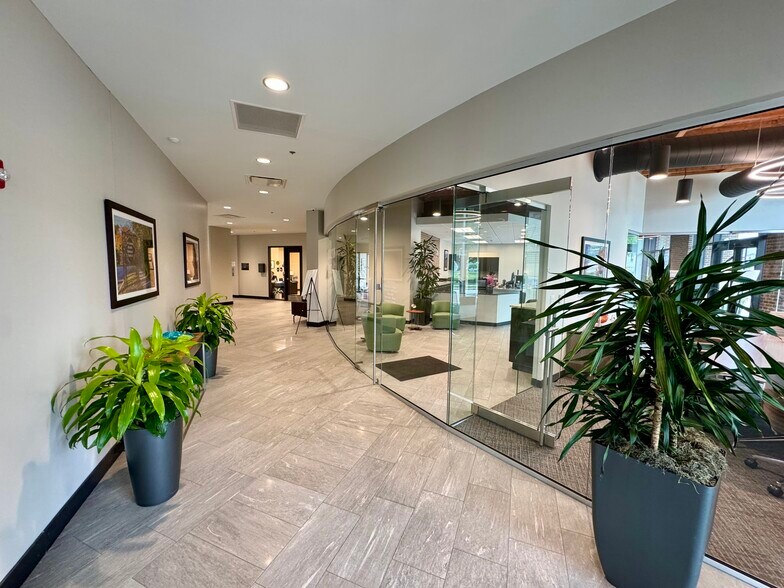 More Photos Of 222 E Park St, Edwardsville Office For Lease