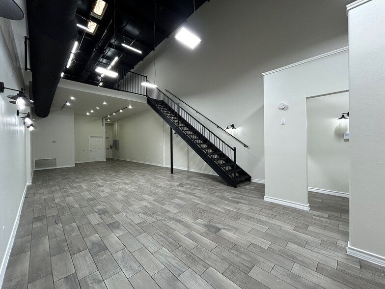 More Photos Of 8218 Casa Verde Rd, Laredo Storefront Retail Office For Lease