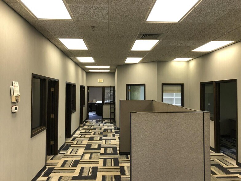 More Photos Of 375 Commerce Dr, Buffalo Distribution For Lease