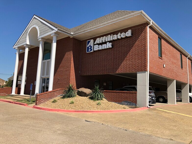 More Photos Of 2302-2306 Guthrie Rd, Garland Office For Lease