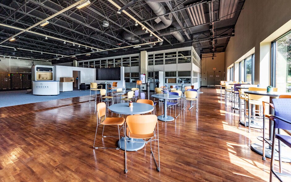 More Photos Of 10 Trotter Dr, Medway Research And Development For Lease