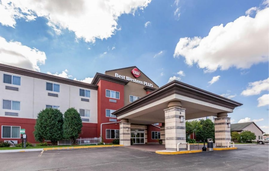 Primary Photo Of 4445 Theater Rd, Sparta Hotel For Sale