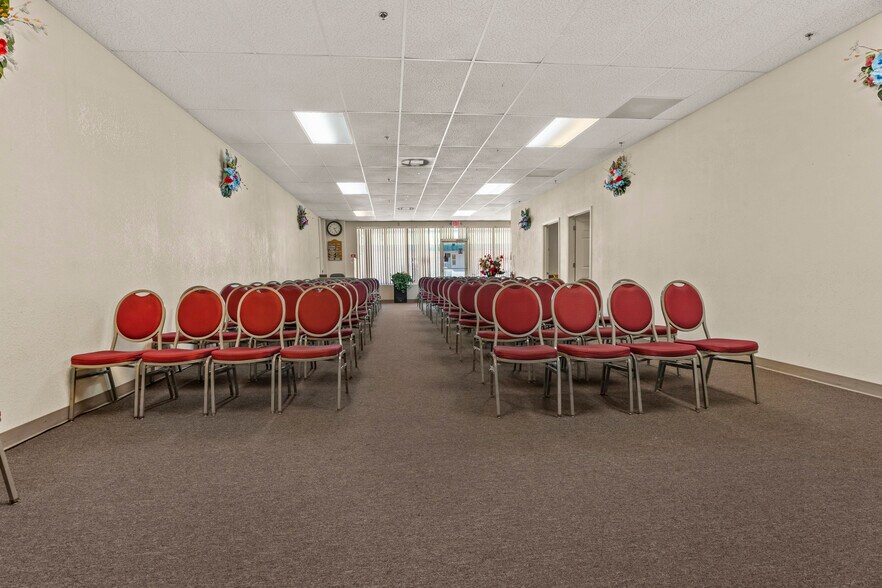 More Photos Of 3239 Old Winter Garden Rd, Orlando Flex For Sale