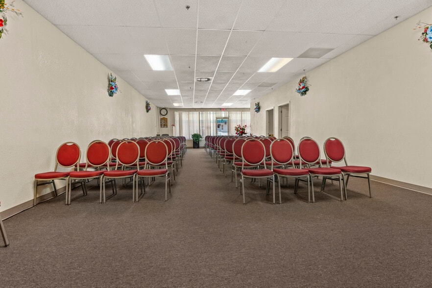 More Photos Of 3239 Old Winter Garden Rd, Orlando Flex For Sale