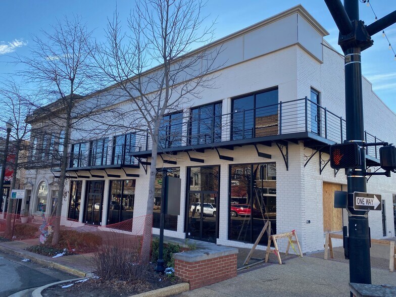 More Photos Of 213 W Main St, Tupelo Storefront For Lease