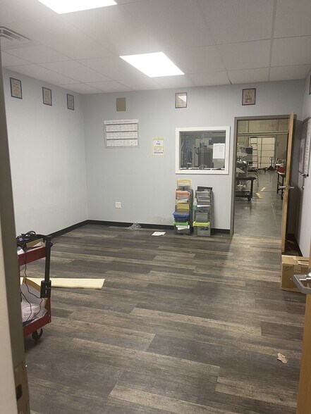 More Photos Of 4500 Green Point Dr, Greensboro Warehouse For Lease