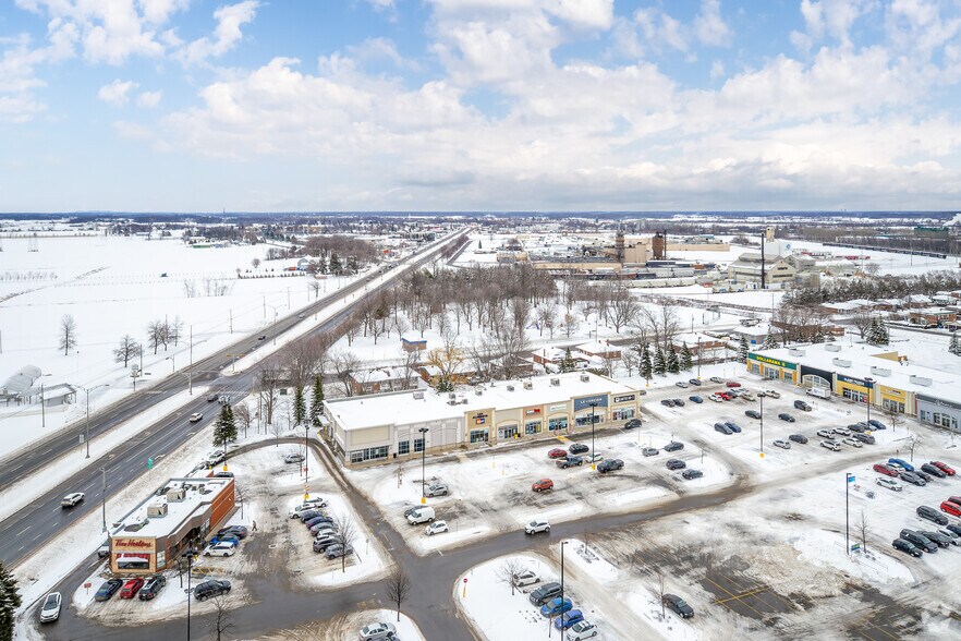 More Photos Of 2050 Boul Monseigneur-Langlois, Salaberry-de-valleyfield Unknown For Lease