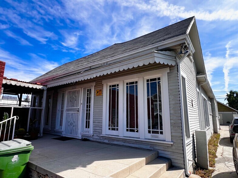 More Photos Of 220 N Oxford Ave, Los Angeles Office Residential For Sale