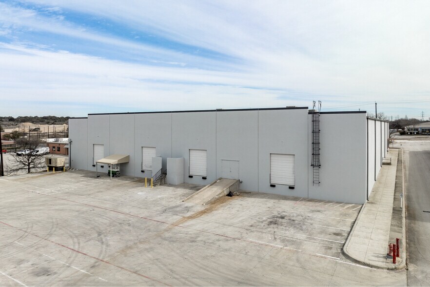 More Photos Of 14829 Bulverde Rd, San Antonio Warehouse For Lease