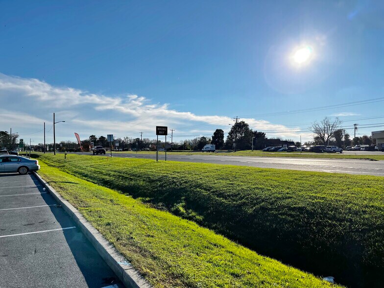 More Photos Of 32 N Dupont Hwy, Selbyville Unknown For Lease