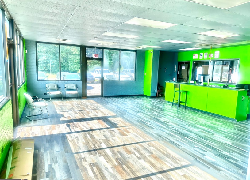 More Photos Of 2342 North Expressway, Griffin Auto Repair For Sale