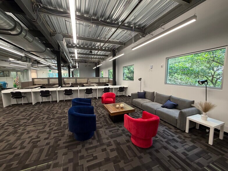 More Photos Of 429 S Keller Rd, Orlando Loft Creative Space For Lease