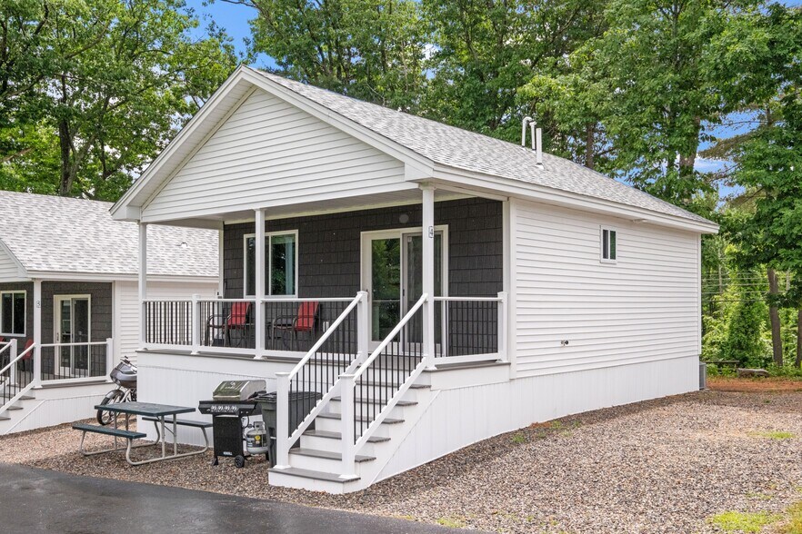 More Photos Of 291 Endicott St N, Laconia Hotel For Sale