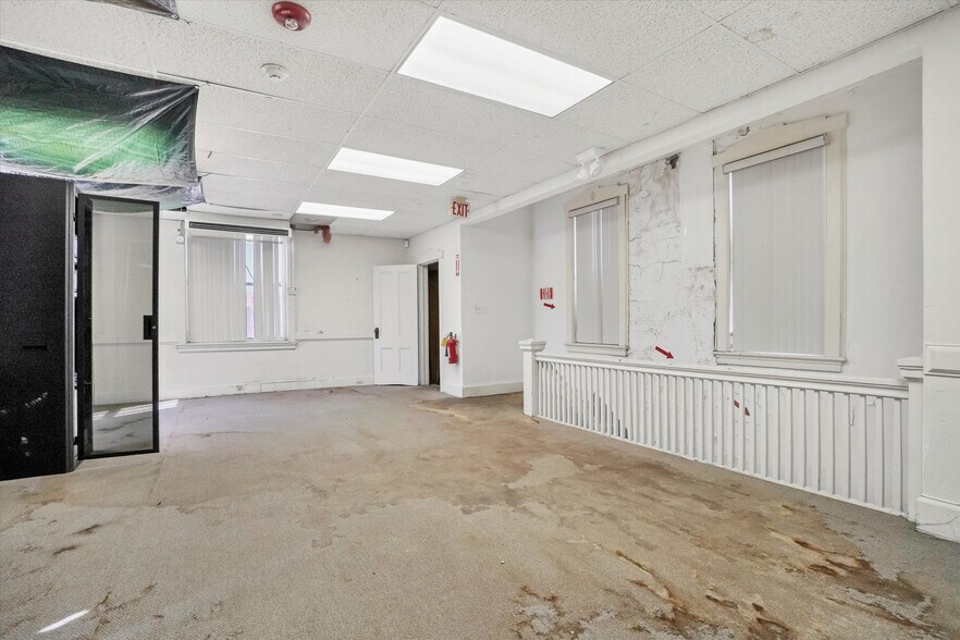 More Photos Of 24 John St, Middletown Office Residential For Sale