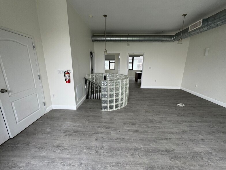 More Photos Of 3 Whale Sq, Brooklyn Warehouse For Lease