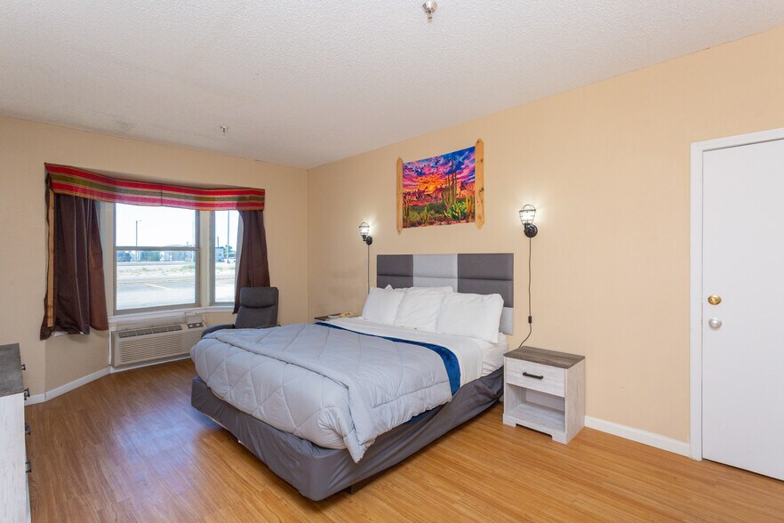 More Photos Of 2803 W 2nd St, Roswell Hotel For Sale