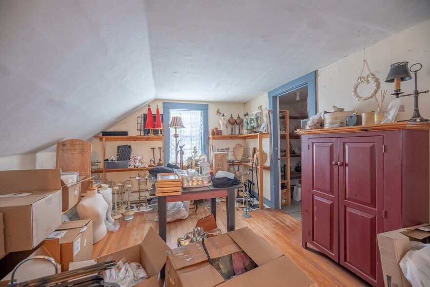 More Photos Of 16 West Main St, Wilmington General Retail For Sale