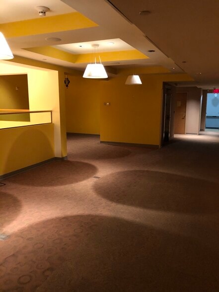 More Photos Of 127 W 4th St, Cincinnati Restaurant For Lease