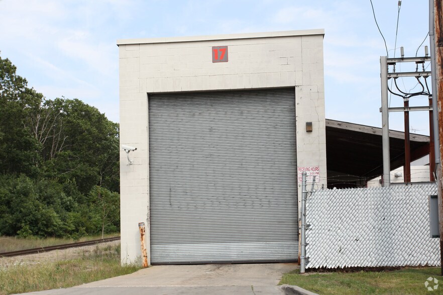 More Photos Of 2800 Estes St, Norton Shores Manufacturing For Sale