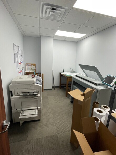 More Photos Of 11511 N Garden St, Houston Office Residential For Sale