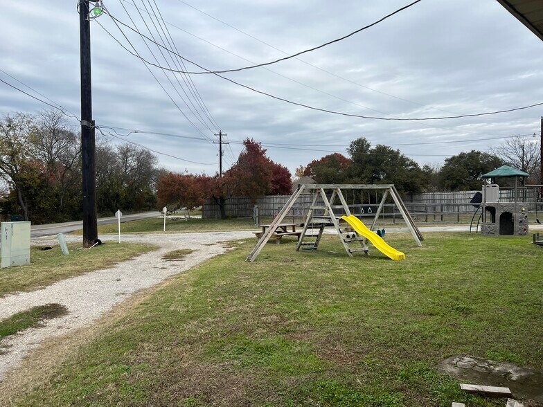 More Photos Of 105 New Hope Rd E, McKinney Freestanding For Lease