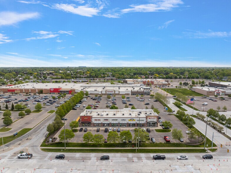 More Photos Of 28200-28250 Dequindre Rd, Warren Supermarket For Sale